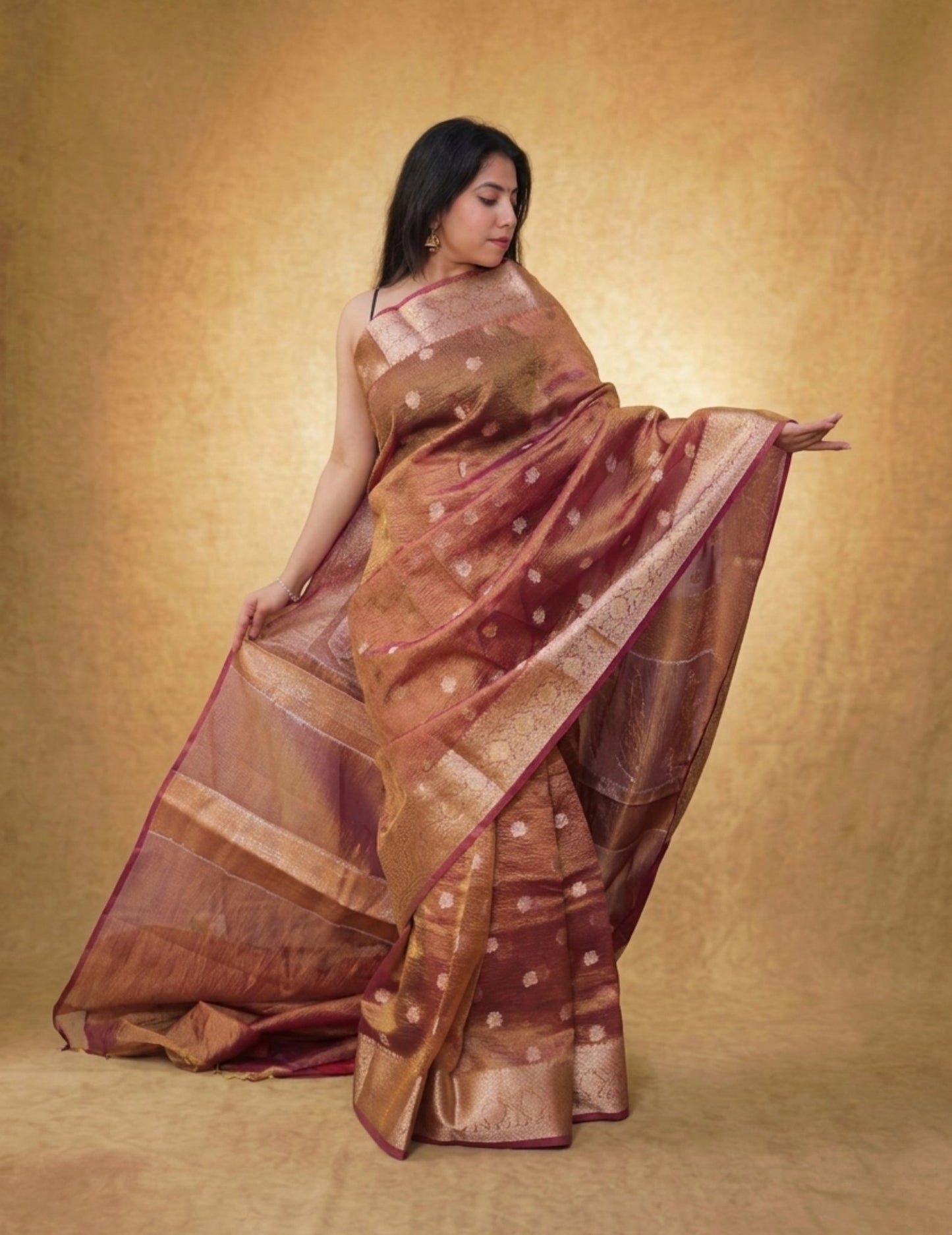 Gulabi Bronze - Pallu pallu