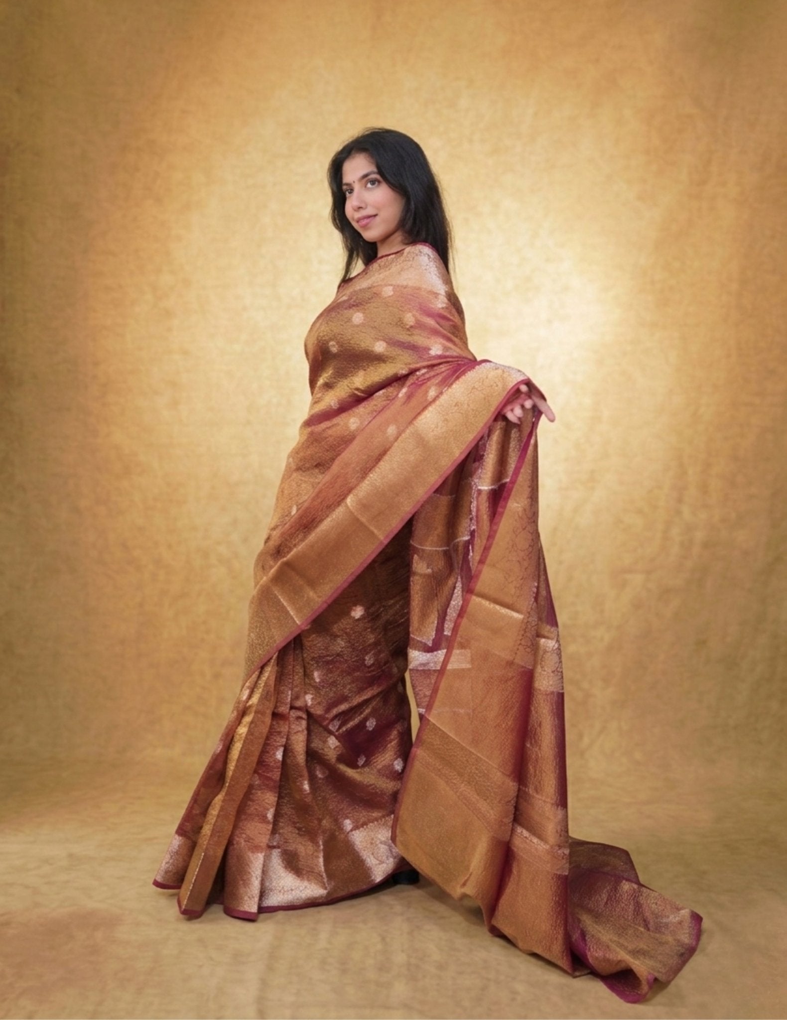Gulabi Bronze - Pallu pallu
