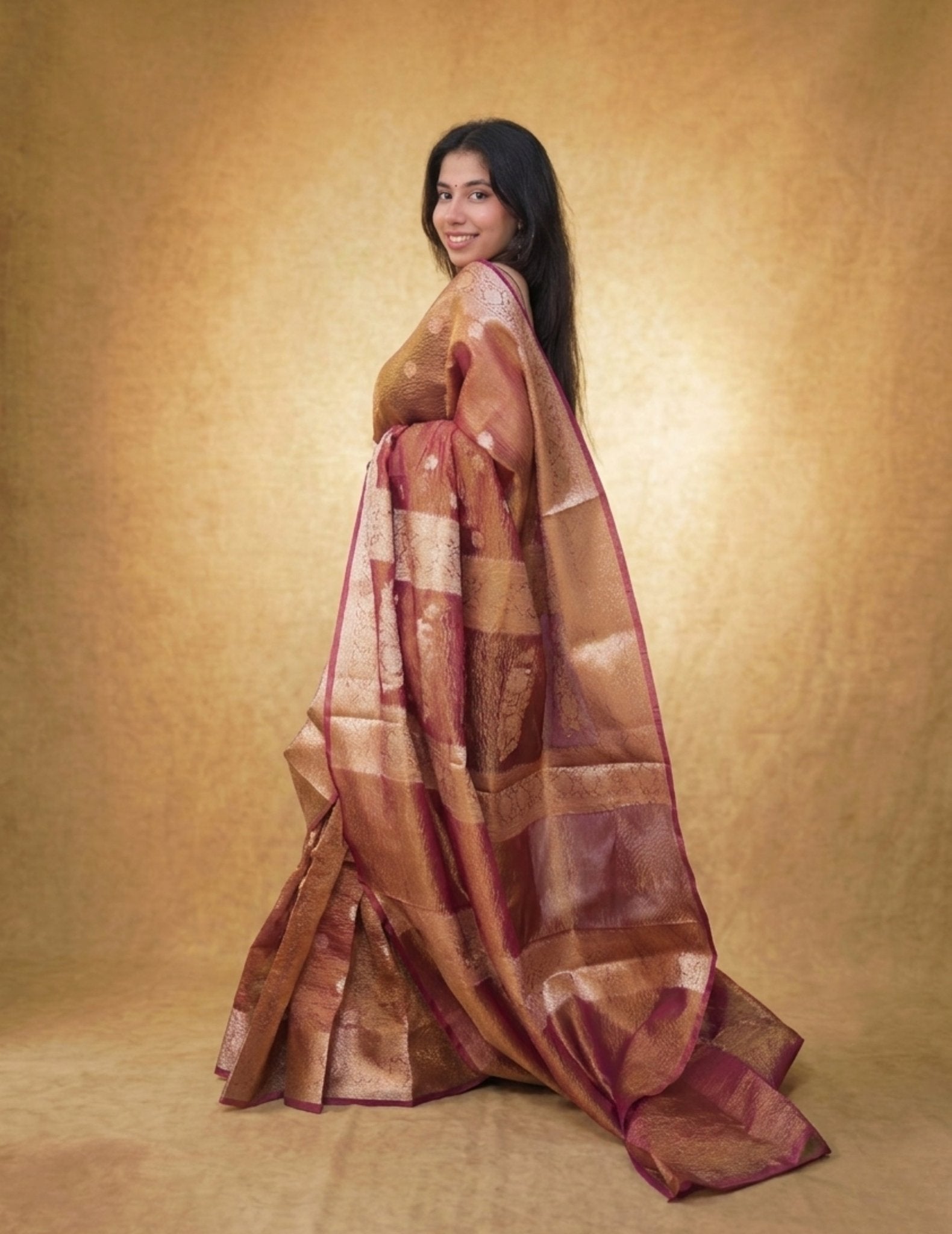 Gulabi Bronze - Pallu pallu