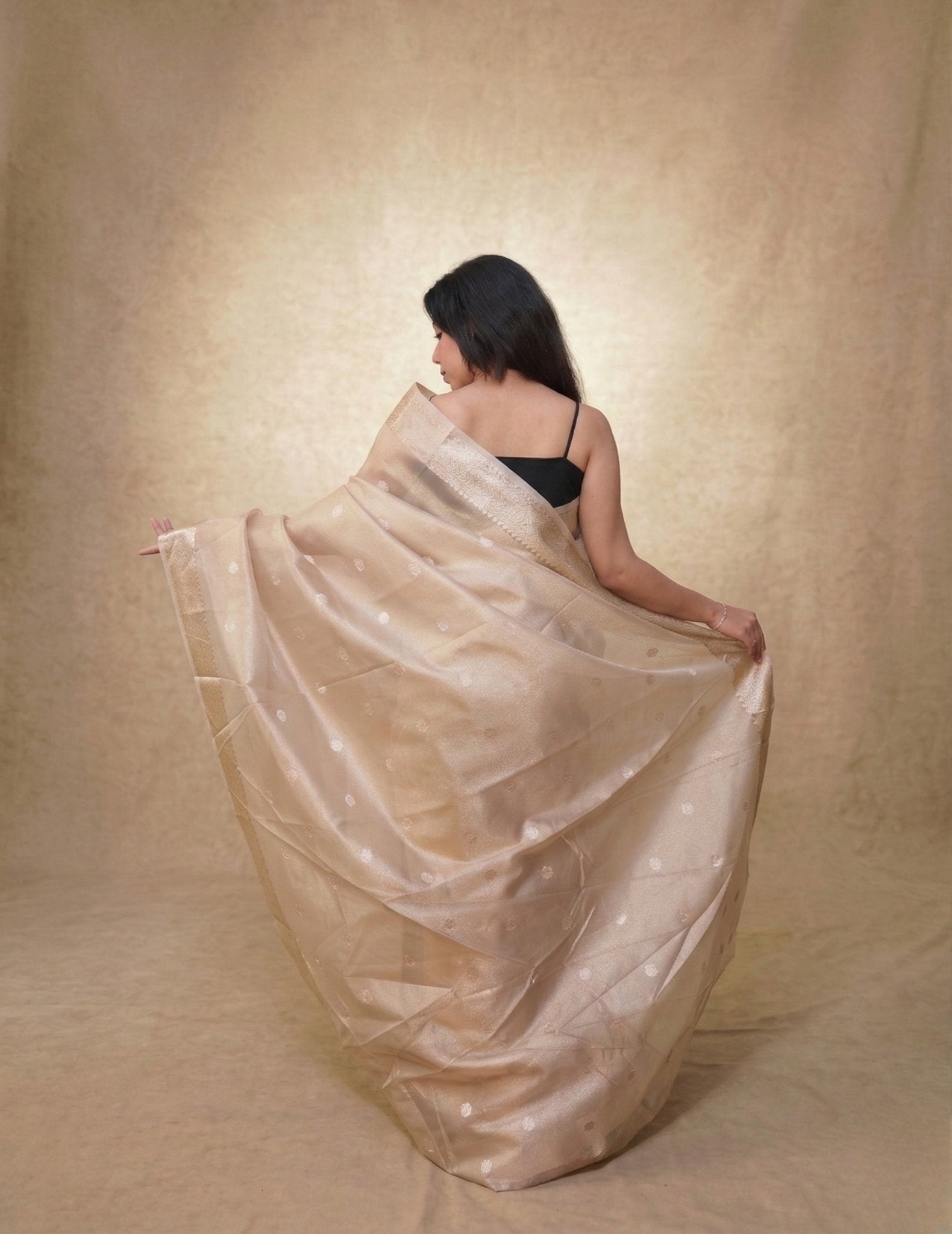 Ivory Noor - Pallu pallu